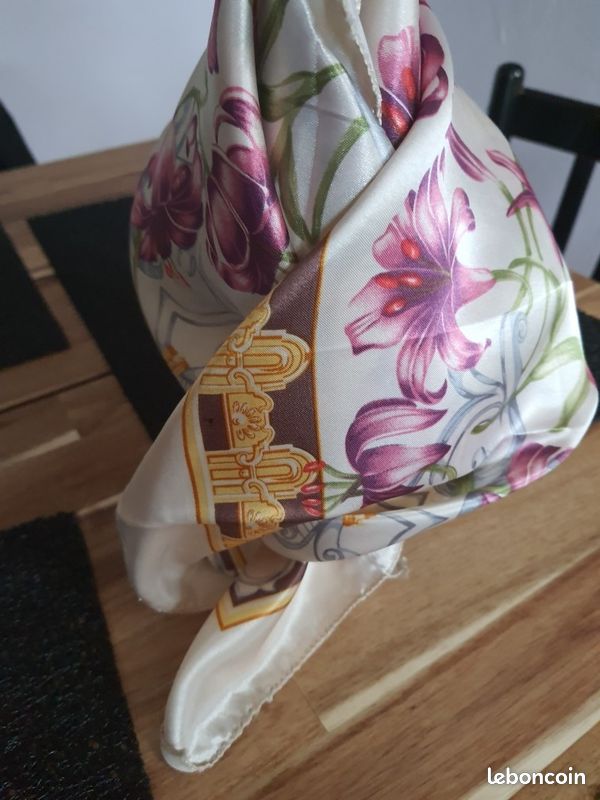 Torrente superbe foulard femme 73x73 Impeccable (image 1)