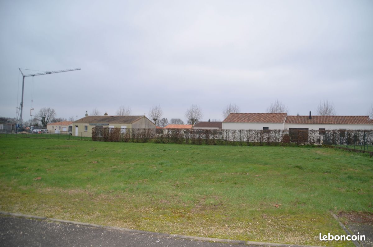 Terrain 723 m² · à Saint-Maurice-des-Noues · 723 m² · 15 300 €