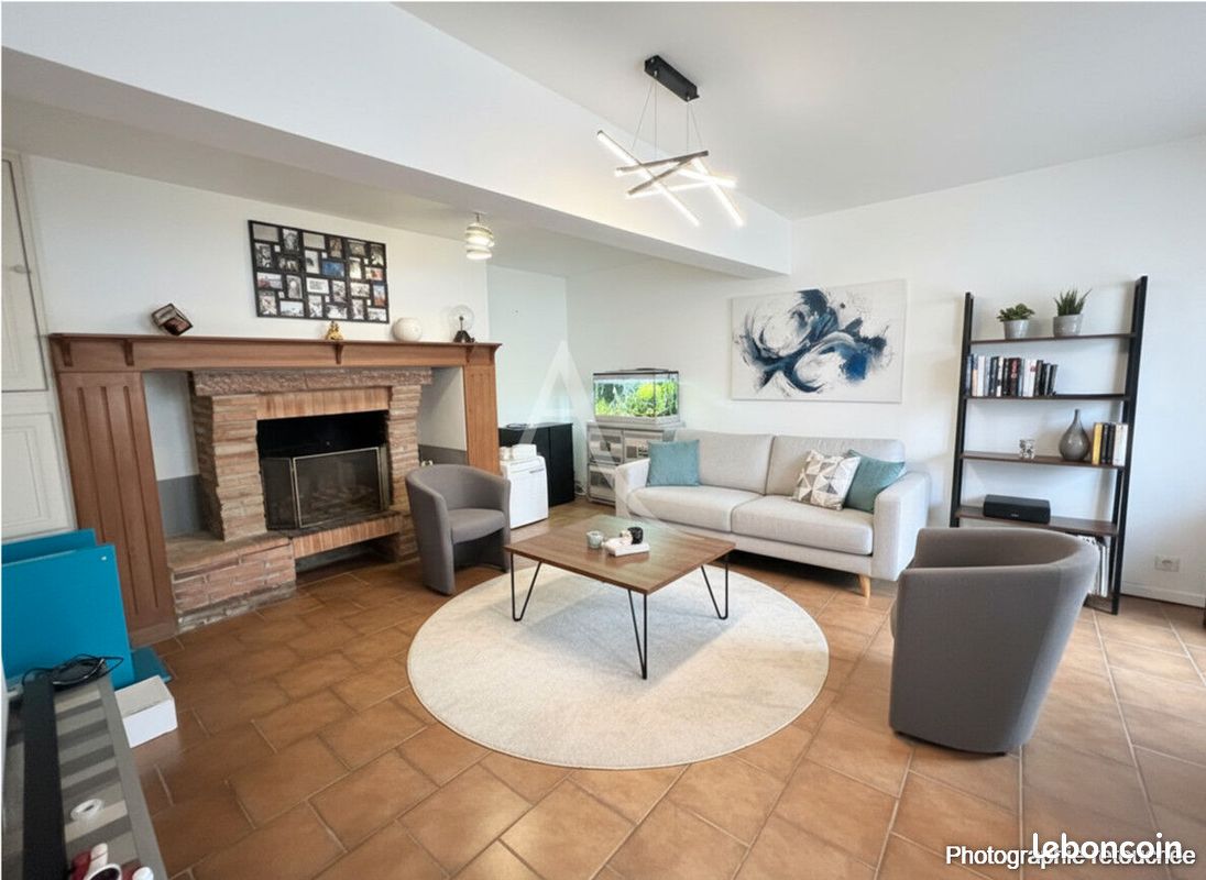 Maison 8 pièces 213 m² · à Gémil · 213 m² · 239 500 €