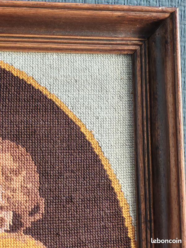 Encadrement Canevas Vintage Vierge à l'Enfant – Broderie Ancienne Fait Main – Cadre en Bois Classique – Tapisserie Religieuse (image 8)