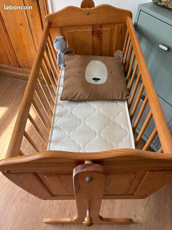 Lit Bébé en bois (image 2)