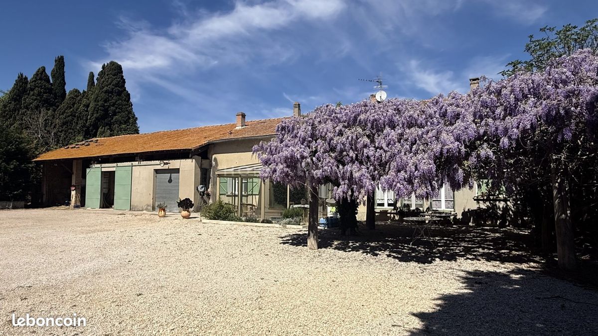 Maison 6 pièces 197 m² · à Eyguières · 197 m² · 799 000 €
