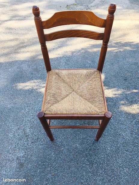 Chaise en bois (image 1)