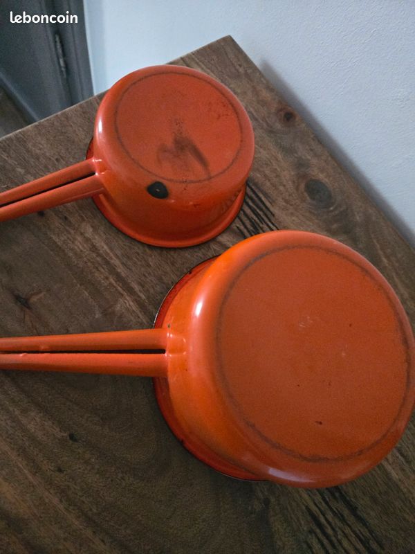 Ancienne Casserole émaillée Orange – Vintage Déco Cuisine – Années 70