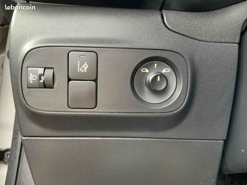 Citroen C3 1.2 PureTech 83ch S&S Live 120g (image 14)