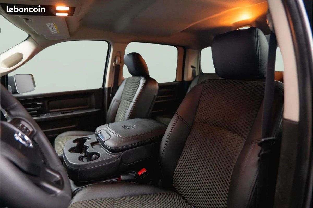 Dodge RAM 5.7 V8 HEMI 4x4 * Pack Offroad Nuit * LED * AHK * 6 Places (image 10)