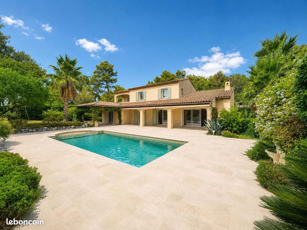 Maison 6 pièces 247 m² · à Roquefort-les-Pins · 247 m² · 1 249 000 €
