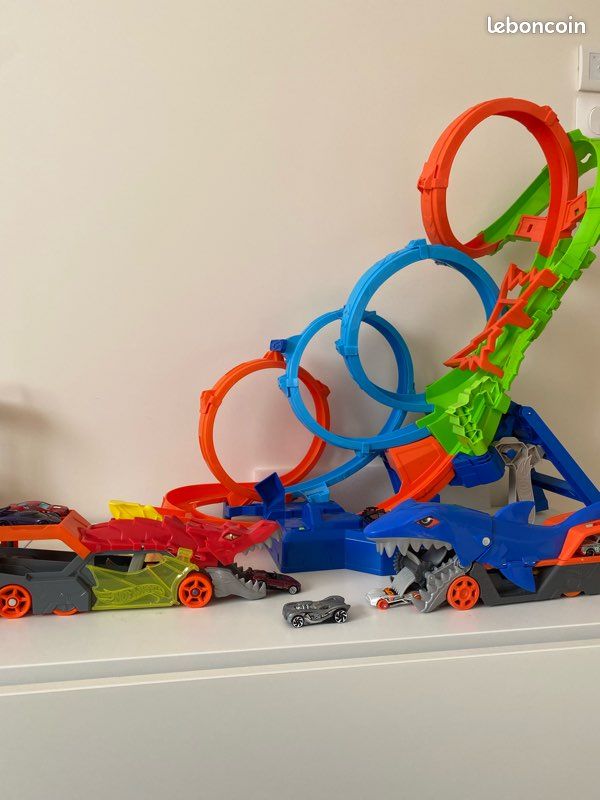 Lo Hot Wheels maxi looping transporteur requin qui avale et transporteur dragon (image 2)