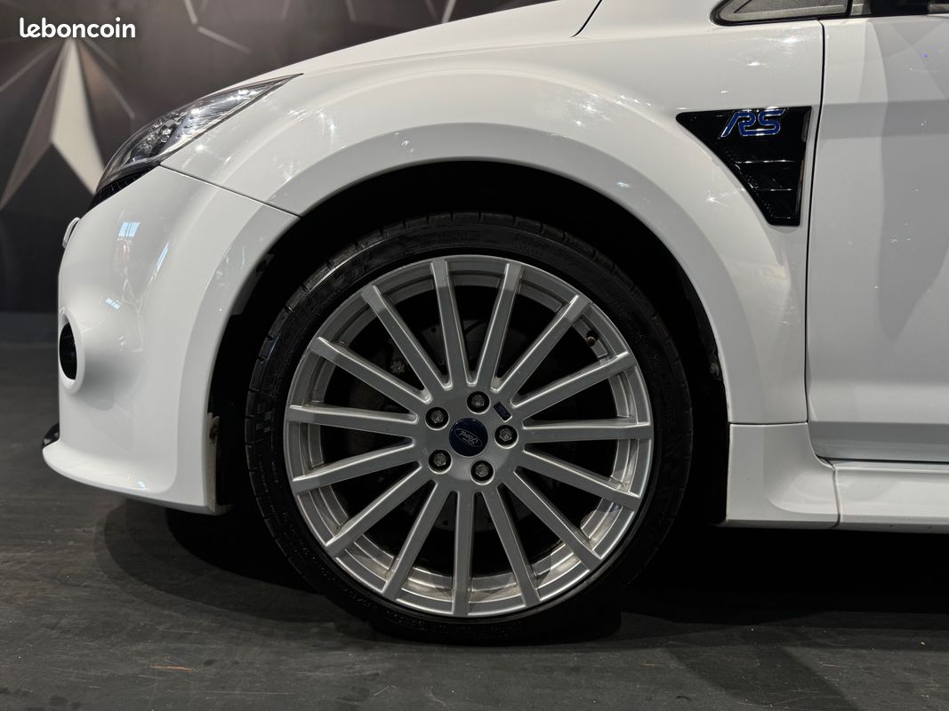 Ford Focus RS Phase 2 MK2 2.5 T 305 CH Essence 3 Portes Pack RS Blanc Glacier Recaro Sport Radar Climatisation 2010 (image 4)