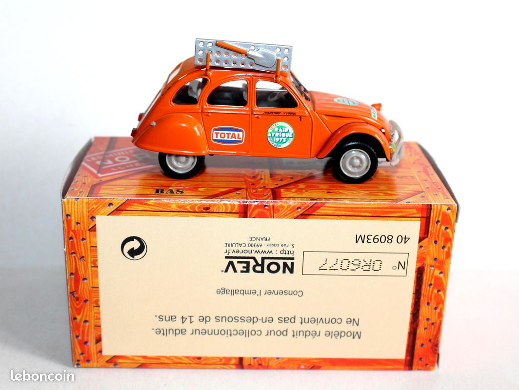 DIE CAST CITROEN 2CV 6 Raid Afrique 1973 Échelle 1/24 EUR 24,79 - FR