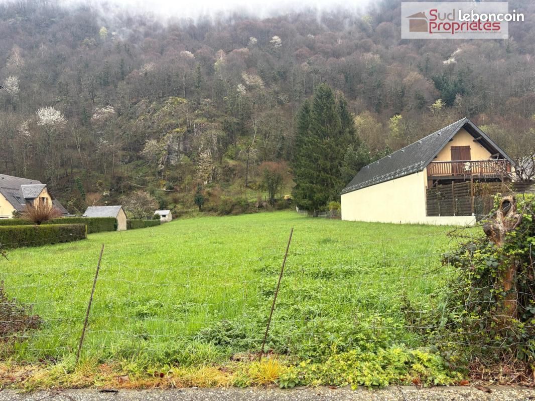 Terrain 2 403 m² Saint Mamet · à Saint-Mamet · 190 800 €