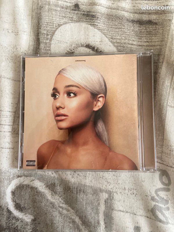 CD Ariana Grande sweetener (image 1)