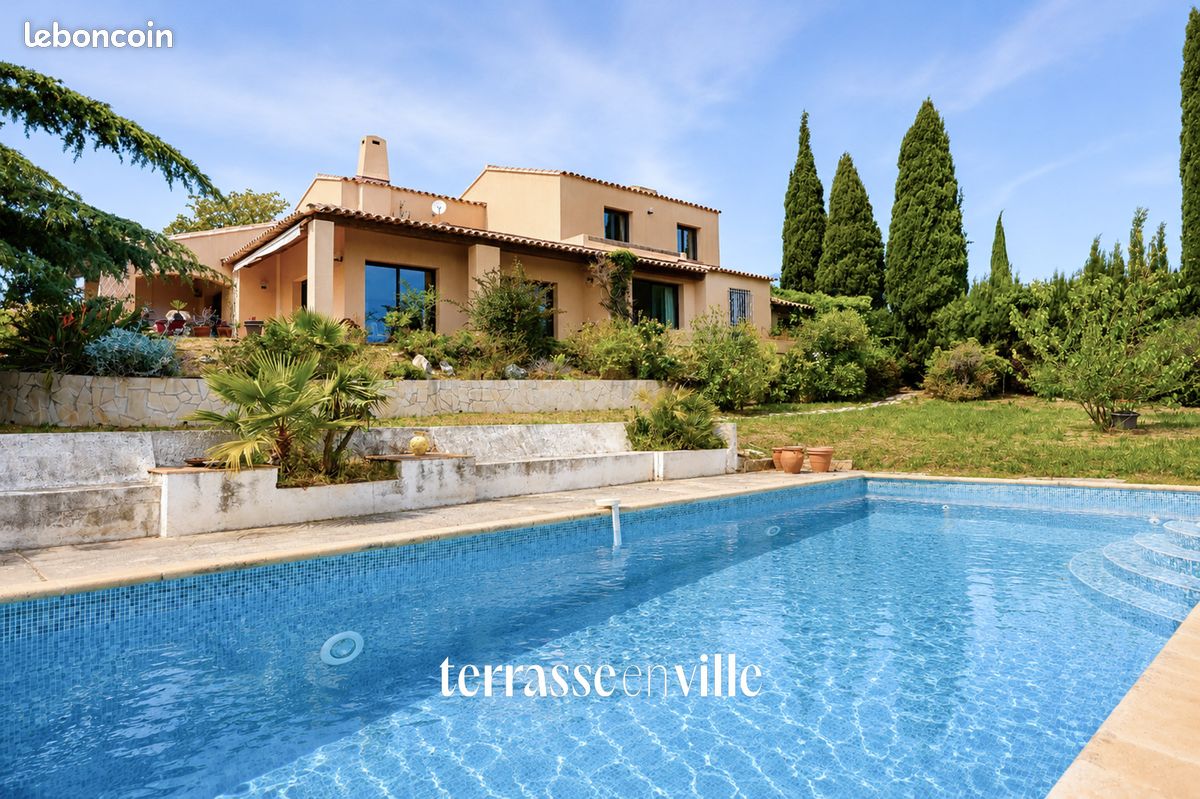 Maison 8 pièces 217 m² · à Sanary-sur-Mer · 217 m² · 1 700 000 €