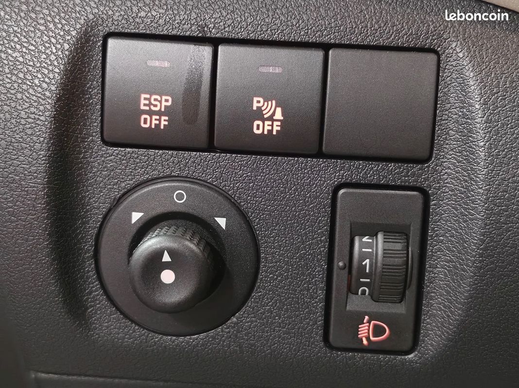 Citroën BERLINGO 1.6 VTI 120ch Exclusive - E85 (image 33)