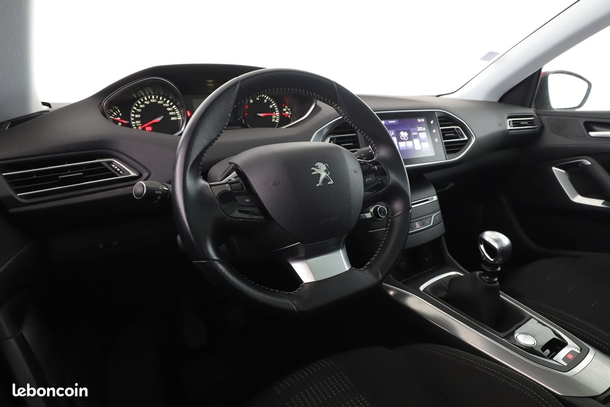 Peugeot 308 1.2 PureTech Allure 130 ch (image 7)
