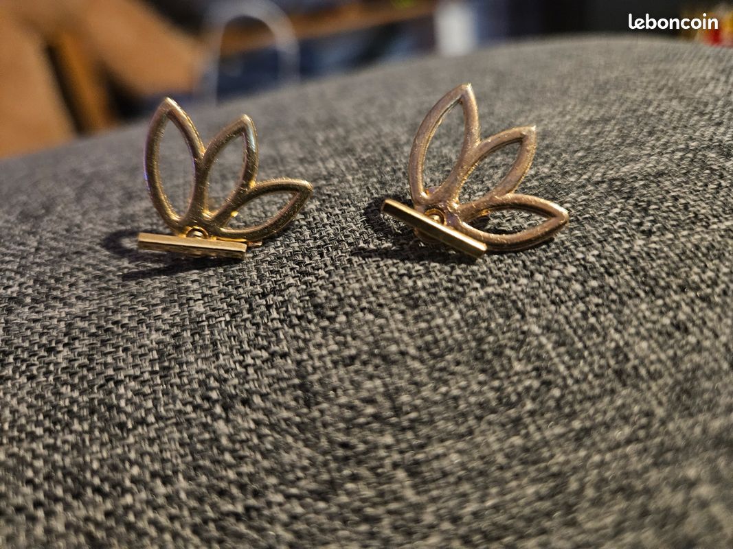 Boucles D'oreilles LOTUS - En Acier Inoxydable - Neuf Avec étiquettes - Clous
