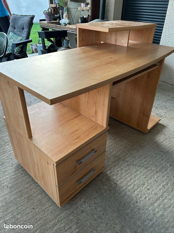 Bureau (image 1)