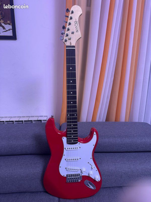 Guitare électrique Rocktile Sphere Classic Rouge - 3 Micros Simple Bobinage - Manche Palissandre Avec Trémolo