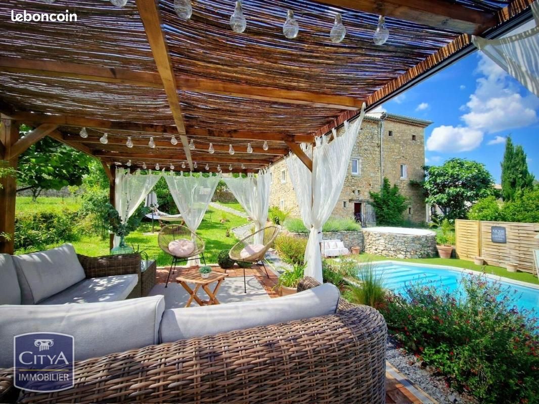 Maison 7 pièces 360 m² · à Courry · 360 m² · 698 000 €