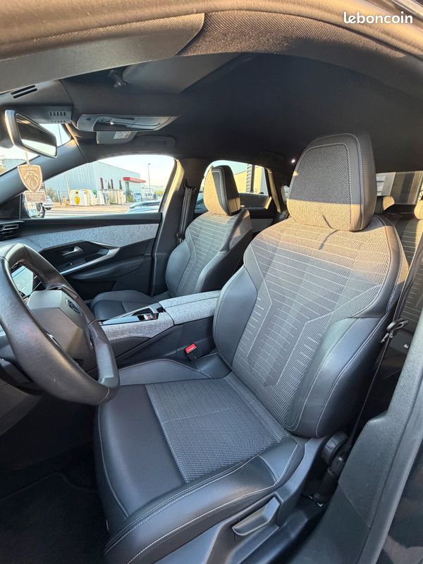 New 3008 Allure MHEV, 1.2 turbo 145 chevaux essence / électrique, 57000 kilomètres (image 6)