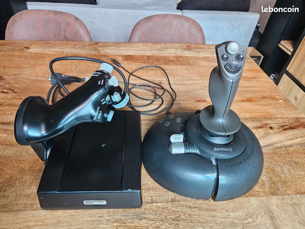 Lot 2 joysticks simulateur de vol : Thrustmaster HOTAS Cougar + Microsoft SideWinder Force Feedback 2 (image 1)