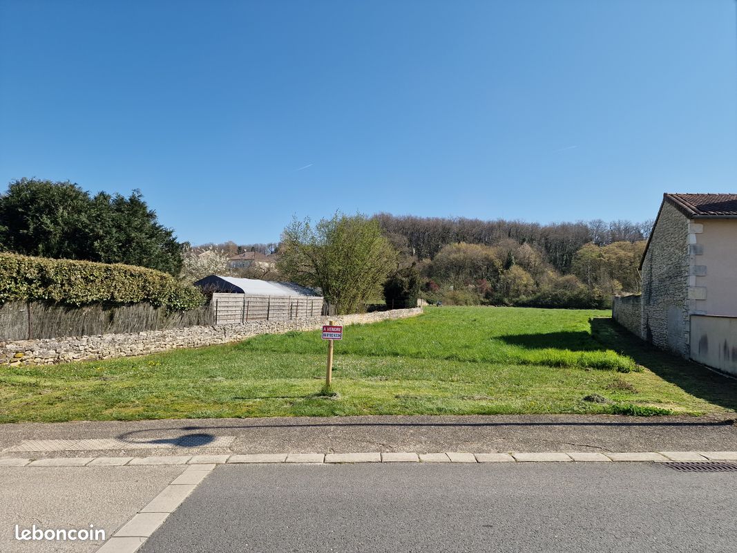 Grand terrain centre bourg · à Saint-Germain · 29 500 €