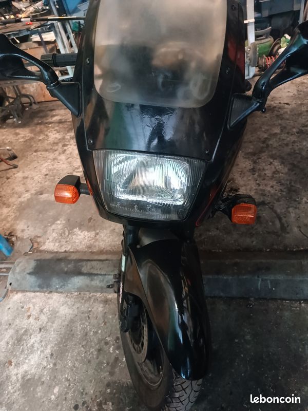 Kawasaki gpx750R (image 2)