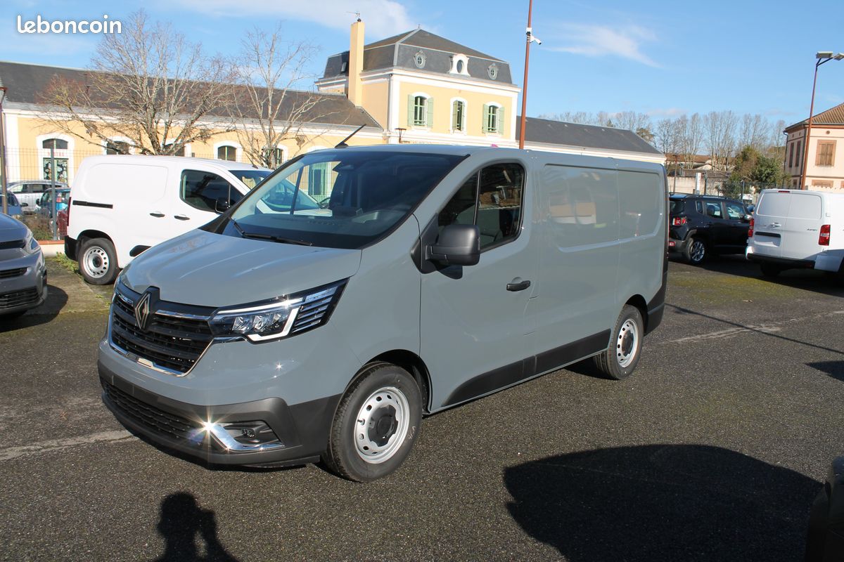 Renault Trafic III (3) Fourgon L1H1 3T 2.0 Blue DCI 150 Auto Advance + Options Sortie le 20/04/2026 , 10 Kilomètres Prix Hors taxe 27 000 (image 1)