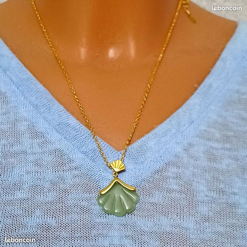 Pendentif Jade Naturel Vert Clair – 29,78 Carats, Qualité Fine (Neuf Sans Boîte)