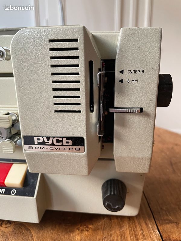 Proyector de película Revere modelo 85 de 8 mm de los años 50 Modelo 3D