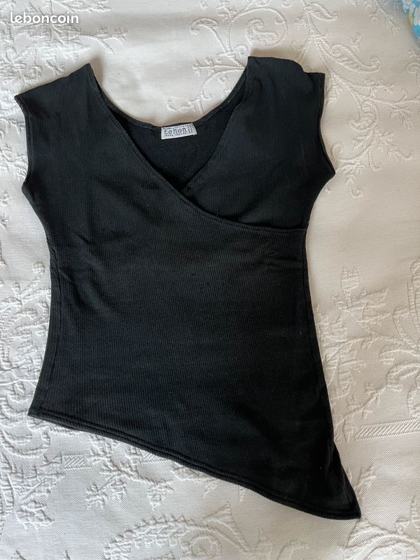 T- shirt noir très féminin TEHEN encolure et bas asymétriques (image 5)