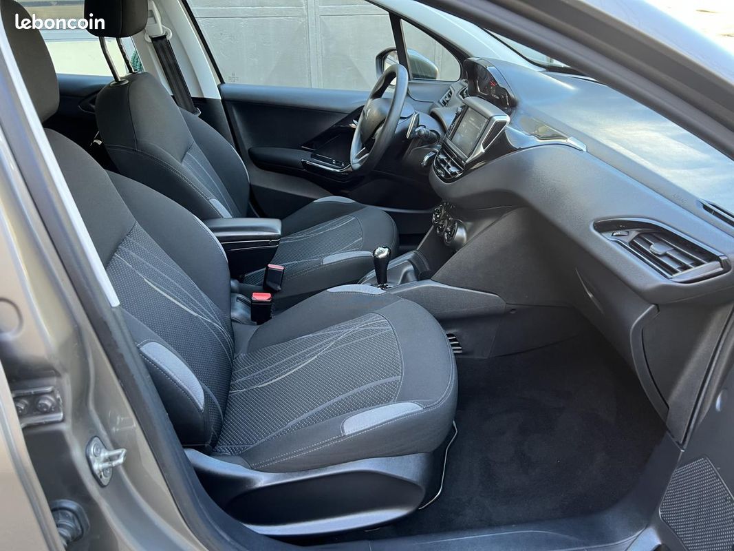 PEUGEOT 208 1.2 e-VTi 82 ch Active ETG5 5p (image 11)