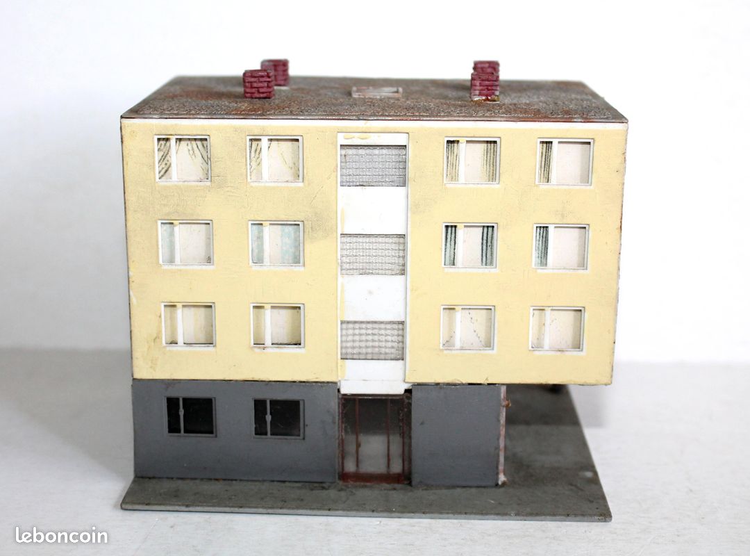 Maquette HO Bloc De 2 Immeubles Ville/commerces - Marques Vollmer, Faller, Kibri, Occasion Excellent état