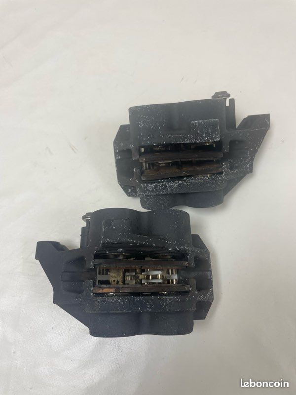 Paire Etriers YAMAHA (TMAX/MT07/R1/R6 etc) (image 2)