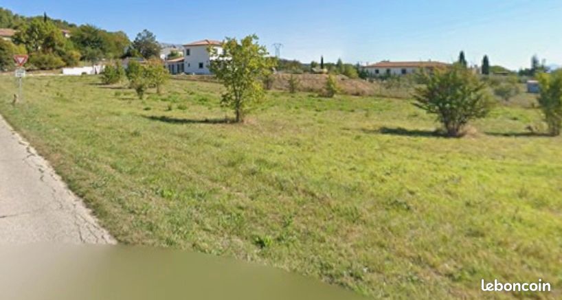 Terrain 400 m² Meyreuil · 240 000 €