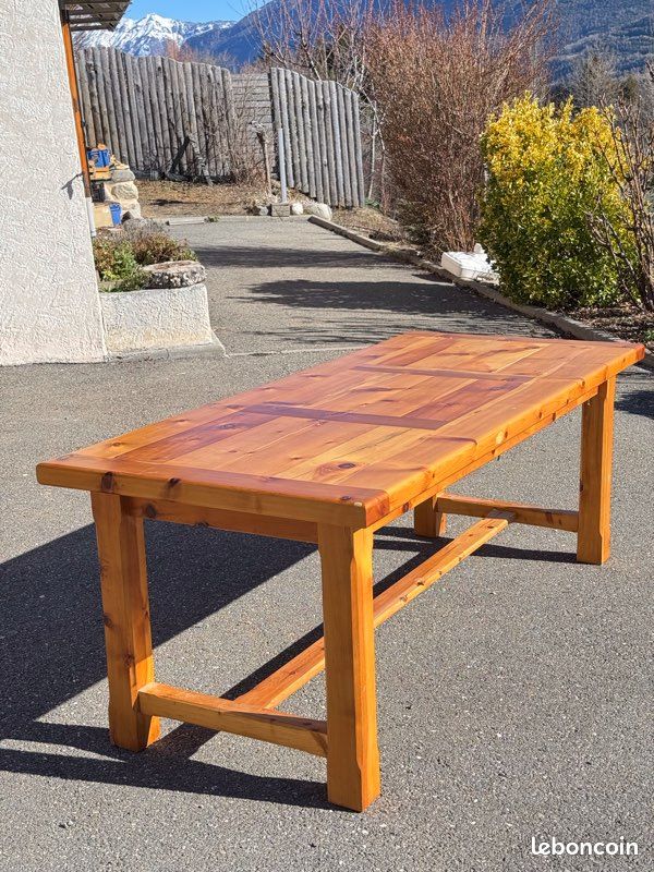 Table de chalet alpin (image 2)
