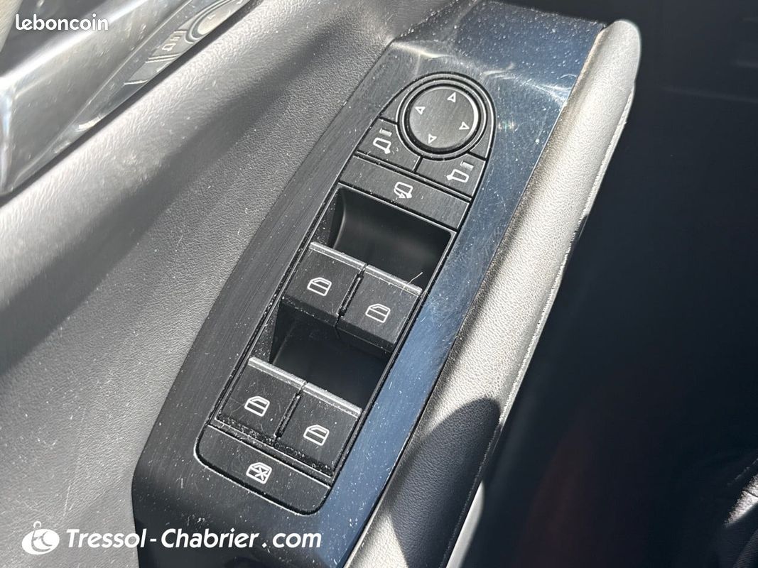 MAZDA Mazda3 5 portes 2.0L SKYACTIV-X M Hybrid 180 ch BVM6 100eme Anniversaire (image 27)
