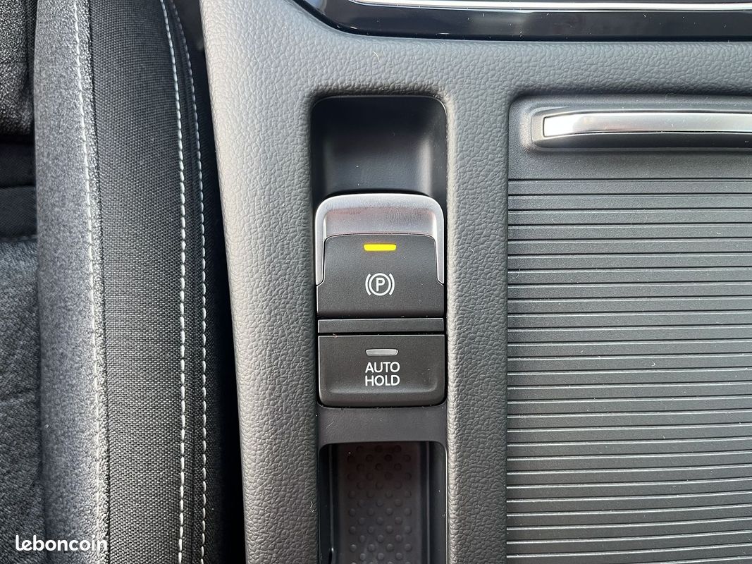Volkswagen PASSAT SW TSI 218 CH HYBRIDE RECHARGEABLE GTE BUSINESS (image 15)
