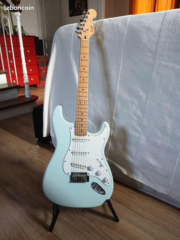 Guitare Fender Squier Stratocaster (image 1)