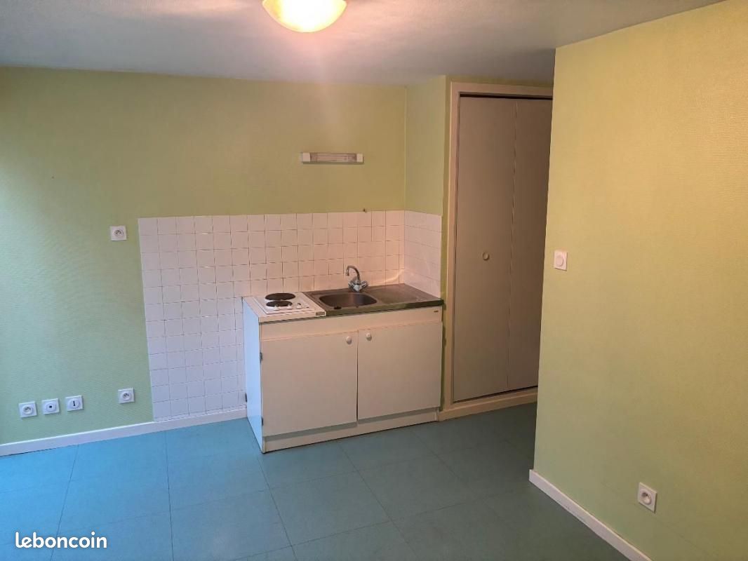 Appartement 1 pièce 14 m² · à Bourg-en-Bresse · 14 m² · 300 €/mois