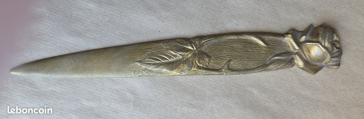 Coupe-papier Ouvre-lettre Vintage 1900 - Bronze Doré Motif Roses - Longueur 16cm - Bon état