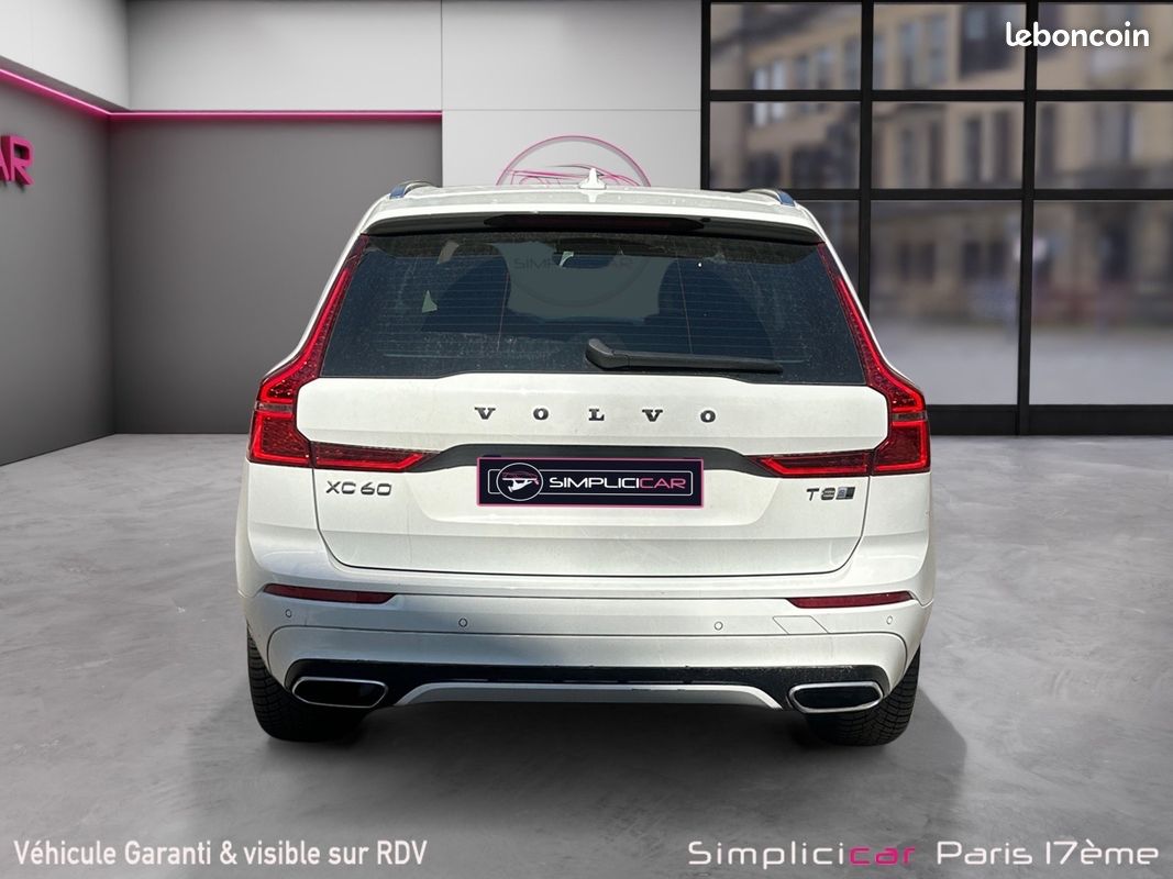 VOLVO XC60 T8 Twin Engine 303 ch + 87 ch Geartronic 8 R-Design /. TOIT OUVRANT / SIÈGES ET VOLANT CHAUFFANT / (image 18)