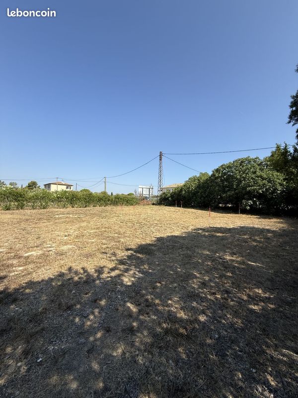 Terrain 290 m² · à Saint-Cannat · 170 000 €