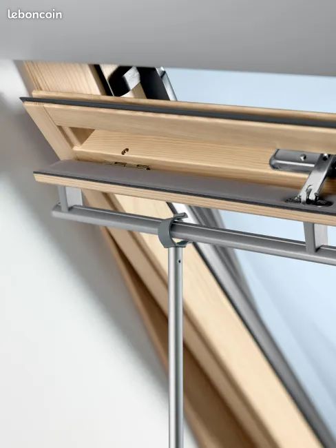 Velux 110x70 SK01 et pare soleil (image 3)
