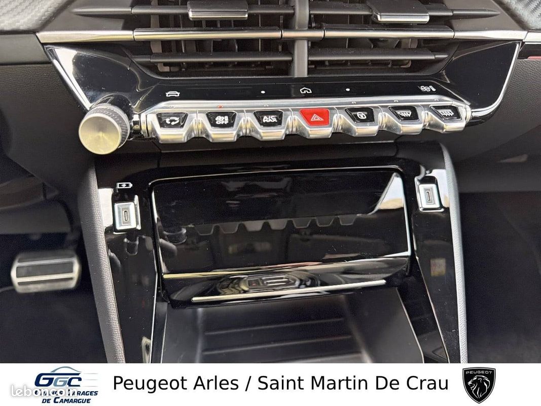 PEUGEOT 2008 Hybrid 145 e-DCS6 GT (image 15)