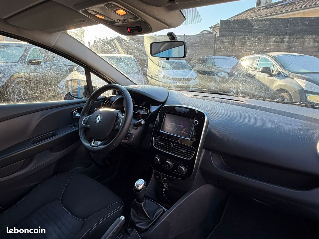 Renault clio iv estate dci 90ch limited (image 4)