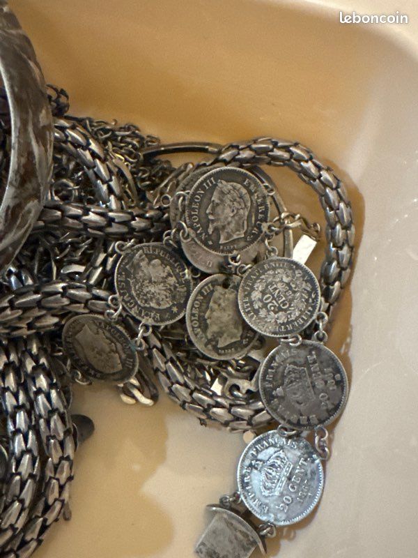 Gros Lot De Bijoux Fantaisie Mélangés – 700g De Trésors à Trié – Neufs Et Occasion