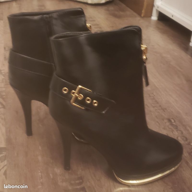 Bottines à talons aiguilles noires et dorées - Taille 40 (image 1)