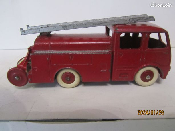 Dinky toys berliet 1re secours 32E - Collection