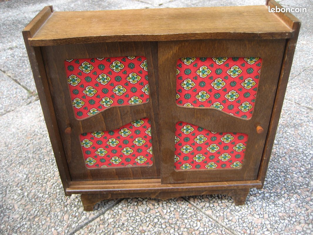 Lit de poupée avec armoire en bois (image 4)